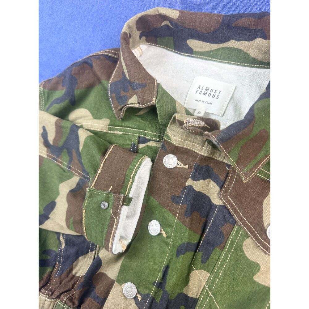 Almost Famous Womens Small Camo Cropped Trucker Jacket Woodland Military Y2K